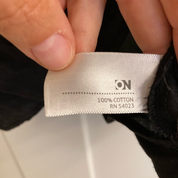 Old Navy Ruffled Sleeveless Top - Picture 3 of 6